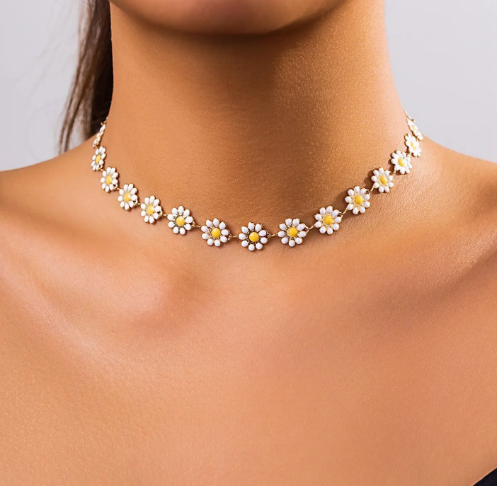 1pc Small Daisy butterfly Jewelry Set Flower Necklace, Vintage Stainless Steel Gold Plated Necklace For Women